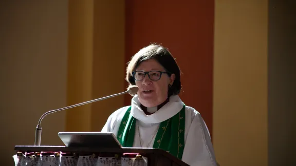 ELCA presiding bishop Elizabeth Eaton conveyed greetings from the 150 member churches in 99 countries worldwide at the Church Congregation of the Evangelical Church of the Augsburg Confession in Slovakia, Ružomberok. Photo: LWF/Jeremiasz Ojrzyński