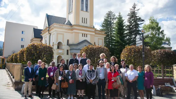 Lutherans from around the globe join local congregats for Sunday worship at the Church Congregation of the Evangelical Church of the Augsburg Confession in Slovakia, Ružomberok. Photo: LWF/Jeremiasz Ojrzyński